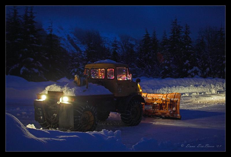 christmas-mog_0768.jpg - Mercedes-Benz Unimog used for snow plowing, very useful in Haines!